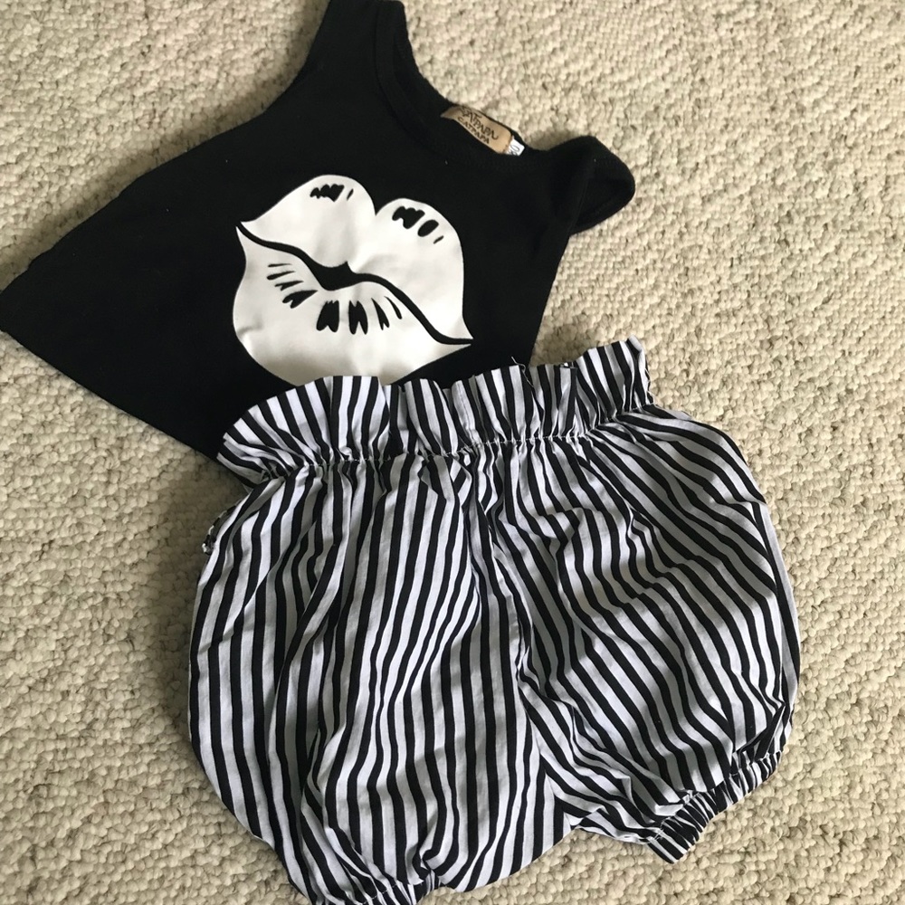 Adorable 3-6 month Kiss set